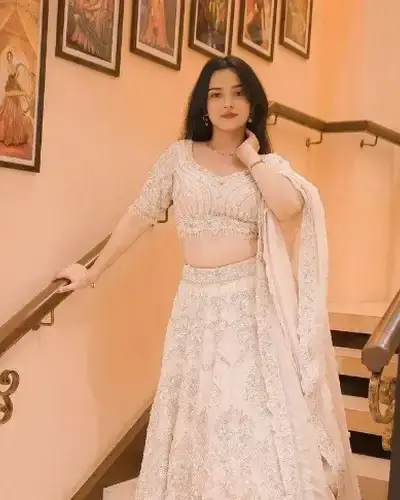 Escort Abhanpur